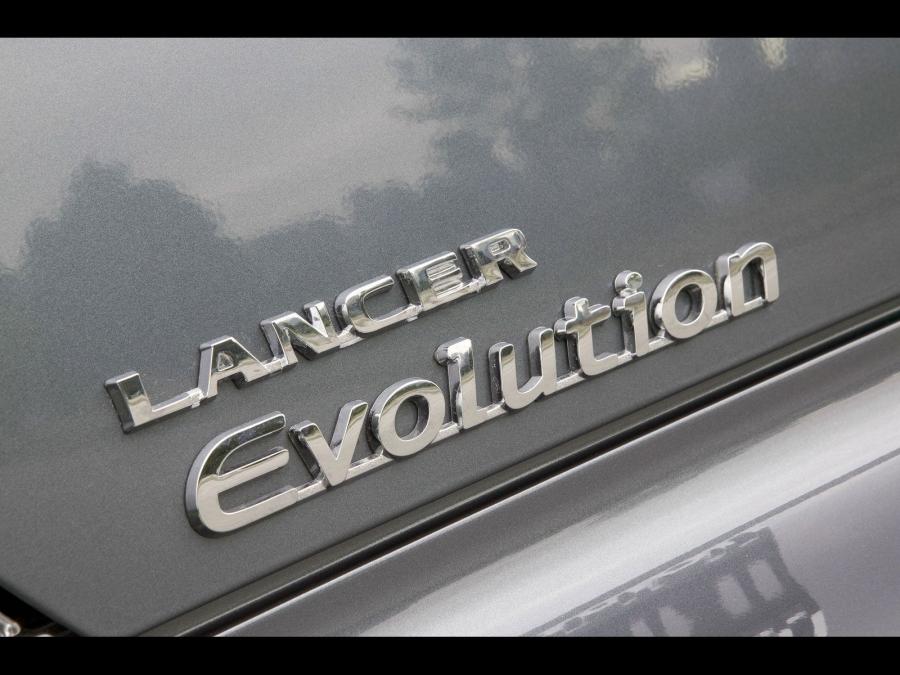  Mitsubishi Lancer Evolution MR 2004 года  (фото 8 из 17)